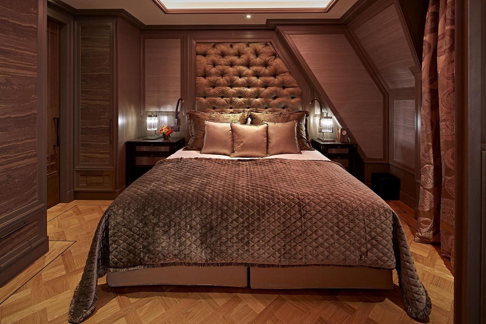 GRAND, MASTER, SUITE