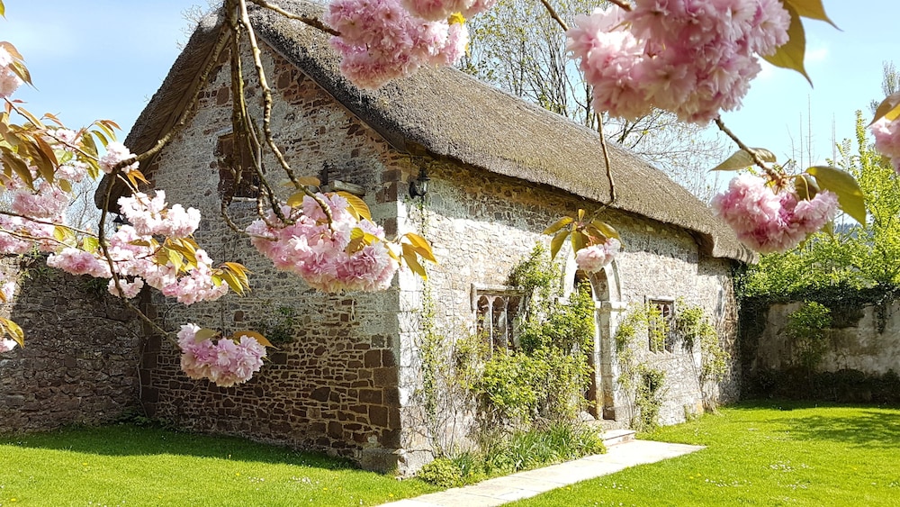 Bickleigh Castle Hotel - Castle 61/64