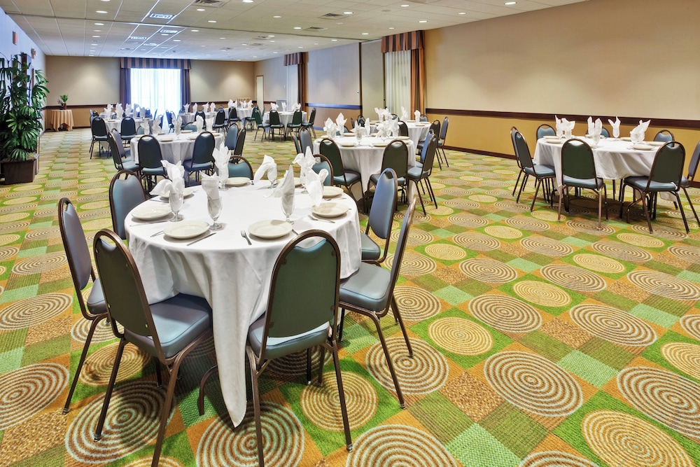 Holiday Inn Bloomington 41/53