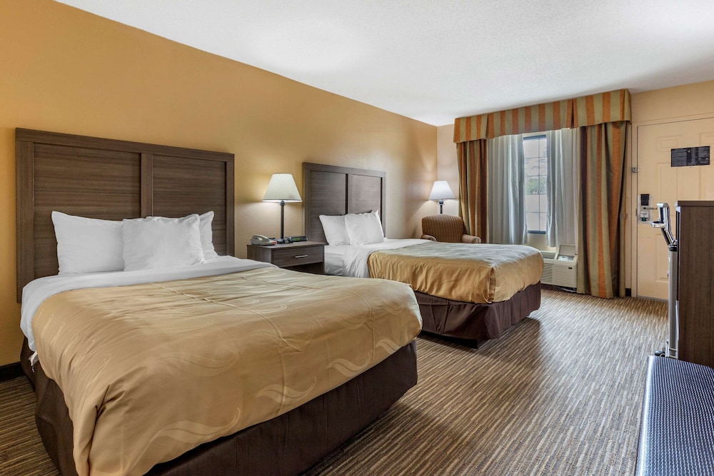 1 BEDROOM, SUITE