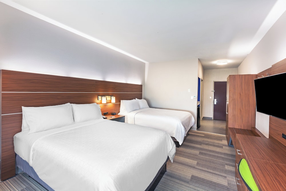 Holiday Inn Express Hotel Suites Orange 31/70
