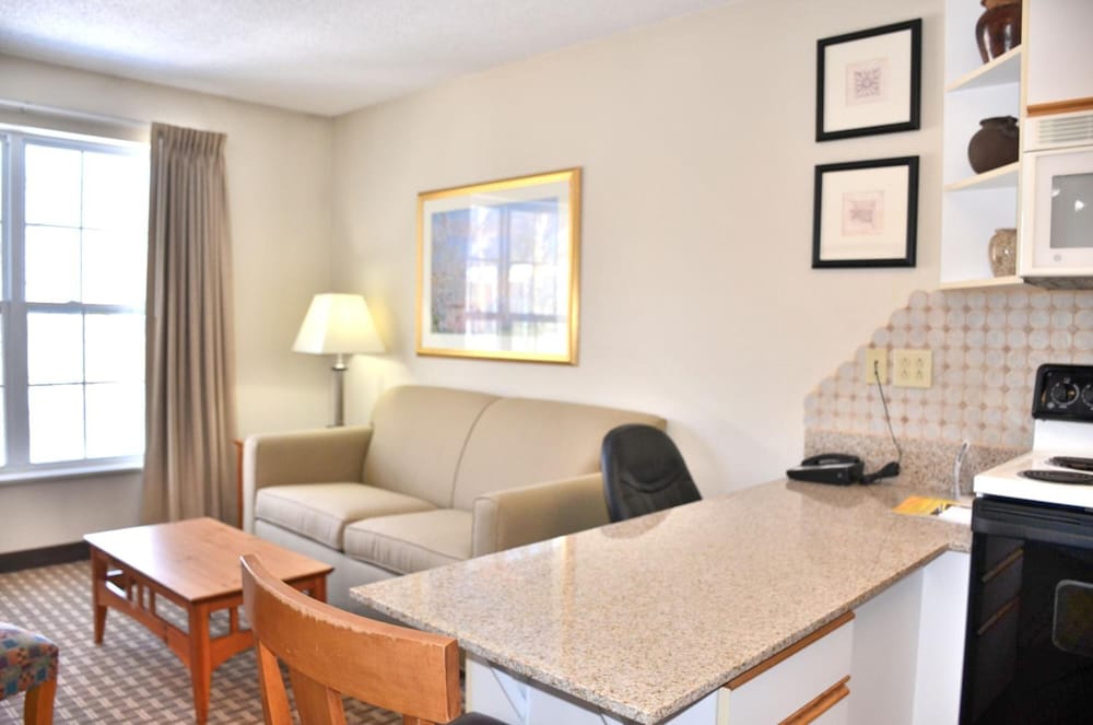 Cresthill Suites Syracuse 23/53