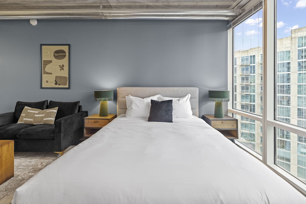 Sky, Studio, Queen Bed