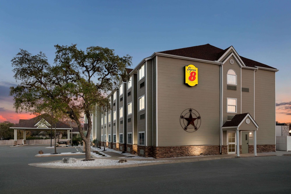 Super 8 by Wyndham San Antonio Airport North 1/45