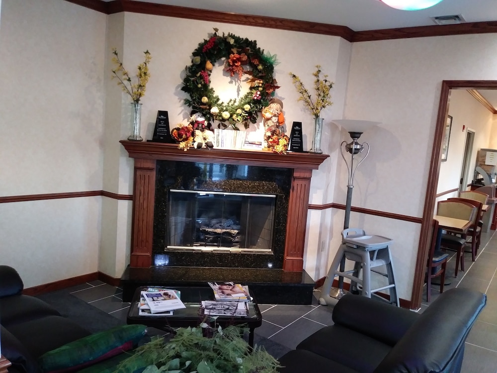 Baymont by Wyndham Waterford/Burlington WI 27/43