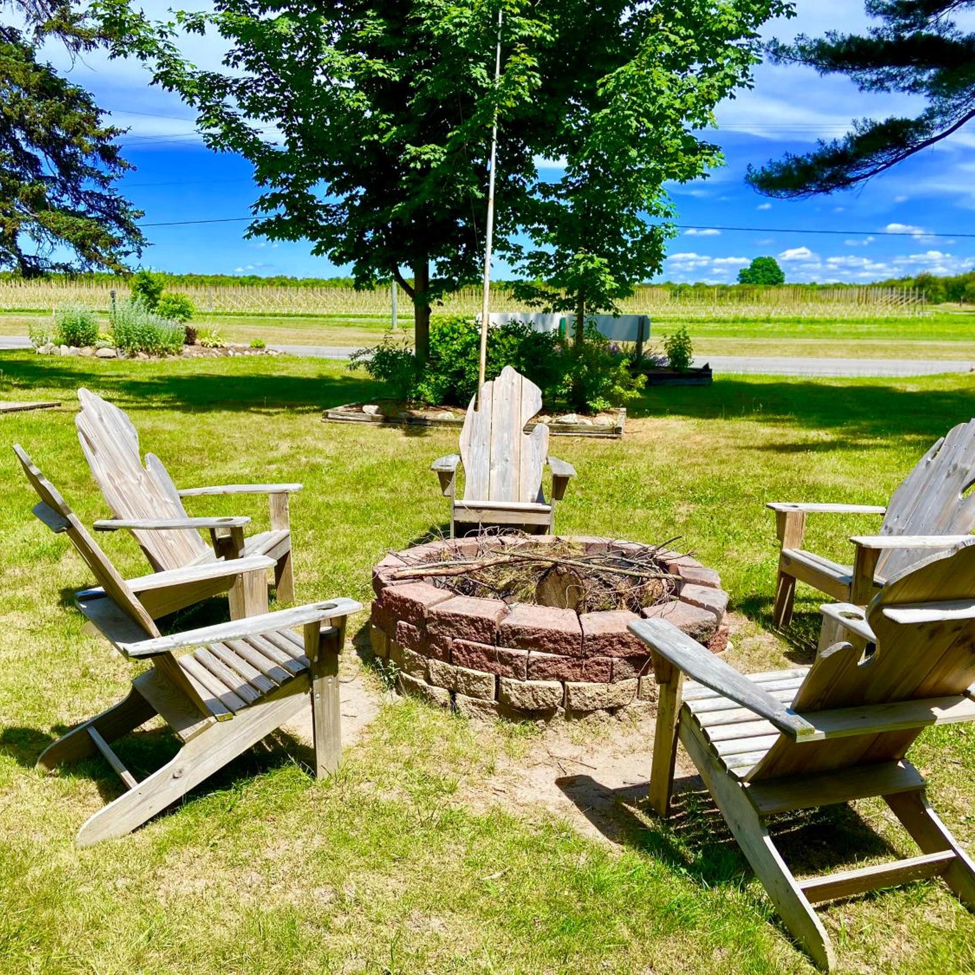 Elk Rapids Lakeshore Inn 31/42