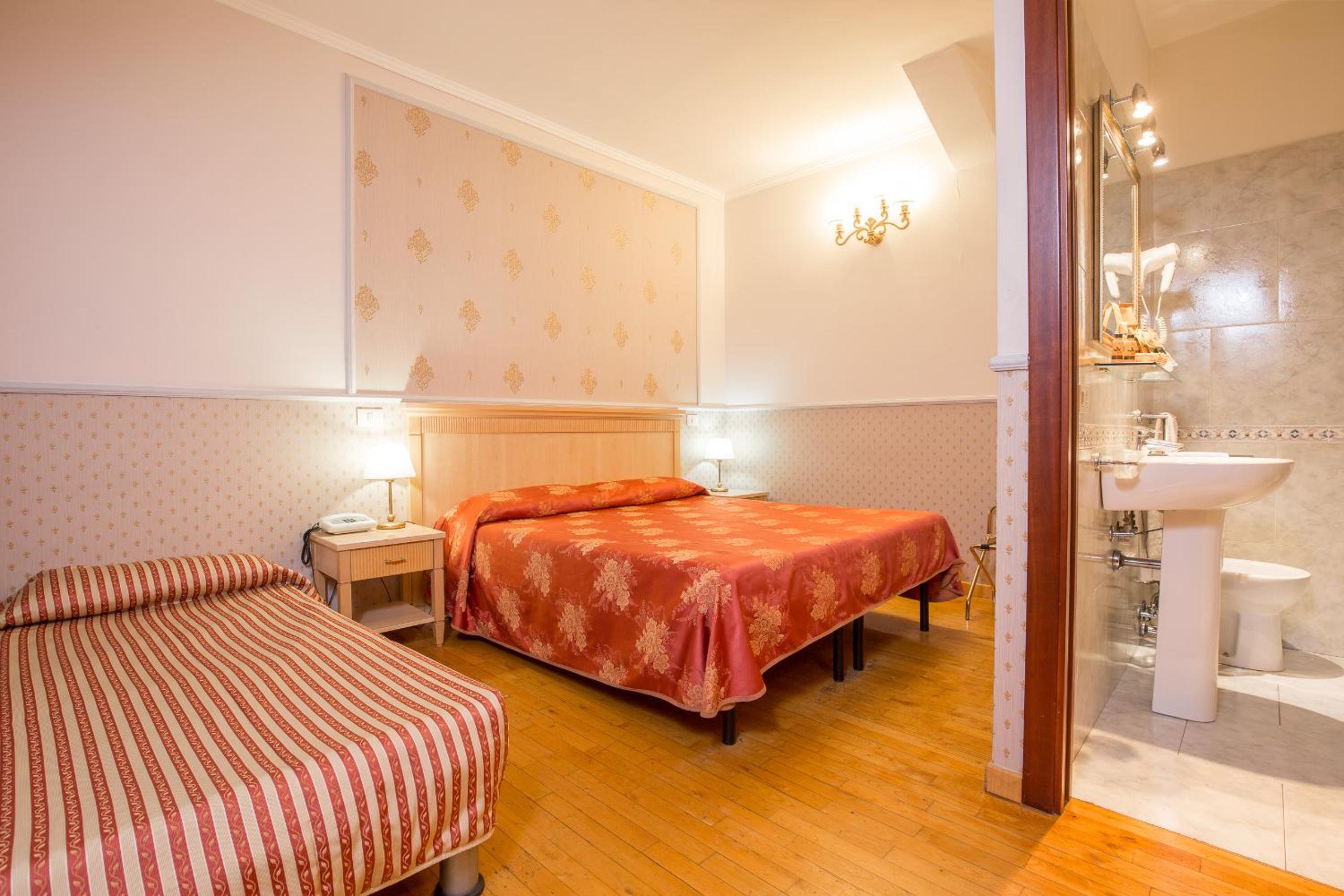 ROOM, TRIPLE