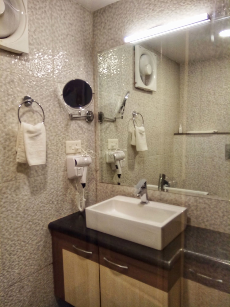Prestige Hotel 49/50
