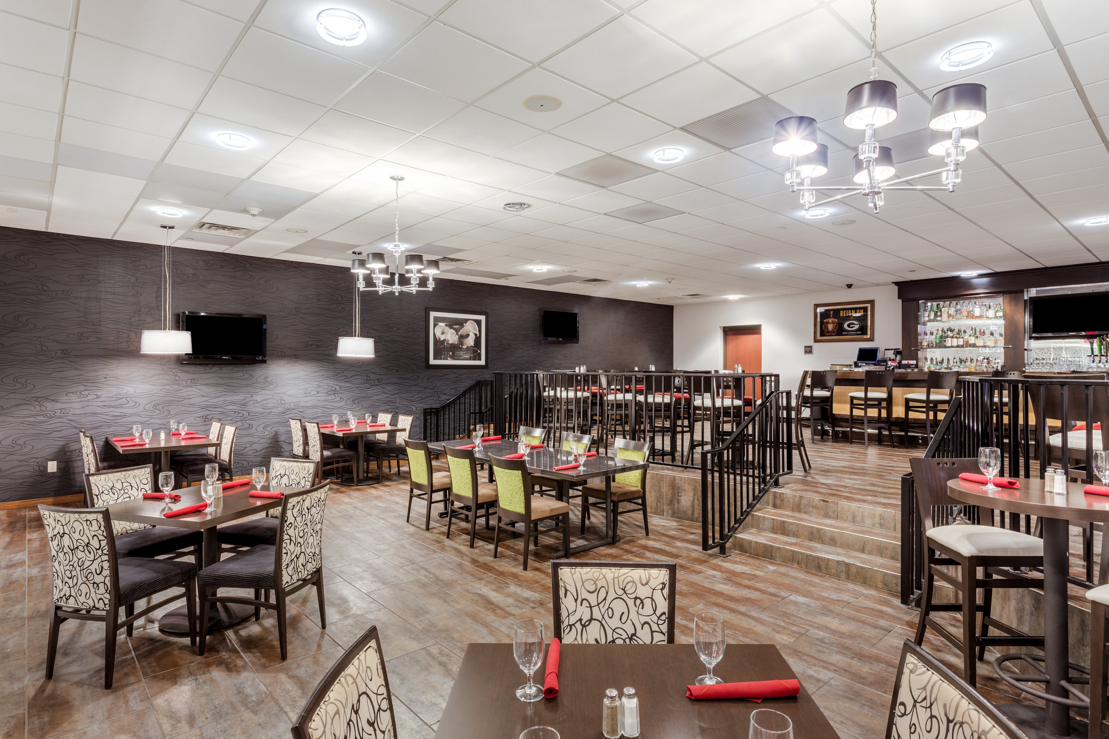 CROWNE PLAZA MILWAUKEE AIRPORT 40/81