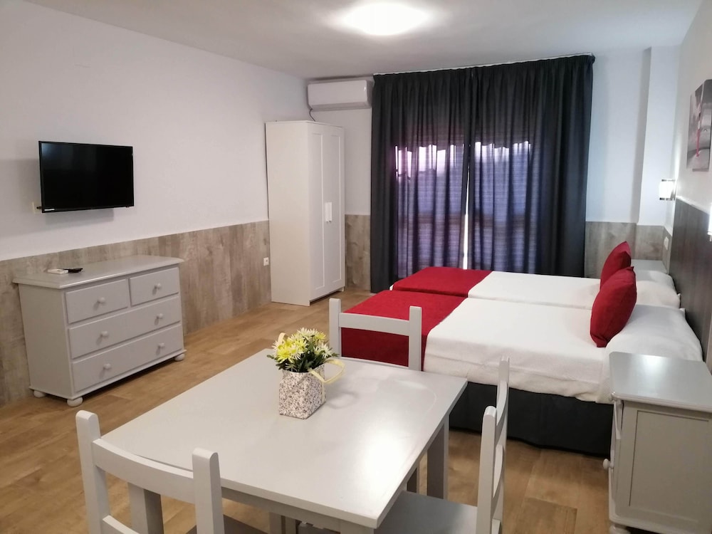 APARTAMENTOS TURISTICOS PUERTA DEL SUR 16/27