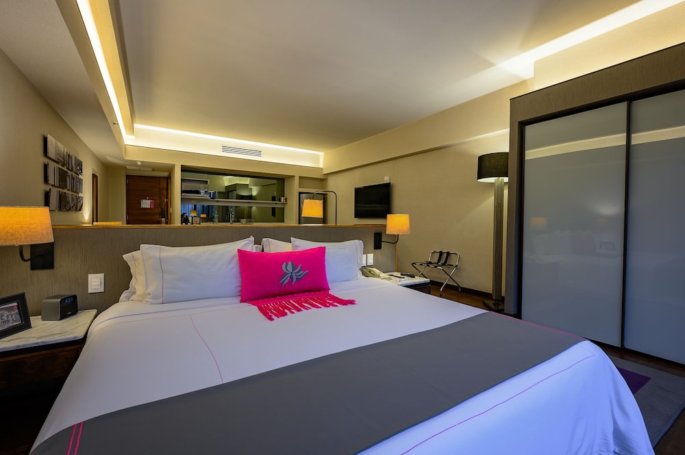 EXECUTIVE, SUITE, KING BED