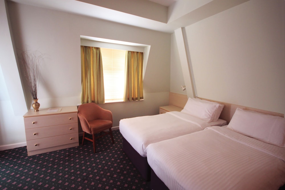 Norfolk Hotel 8/58