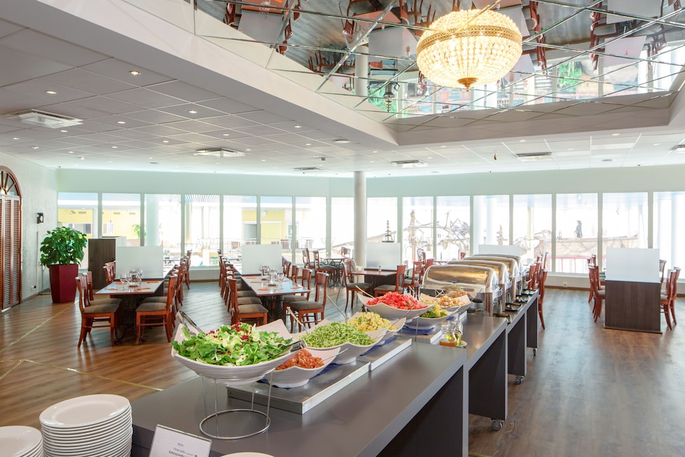 restaurant cafeteria