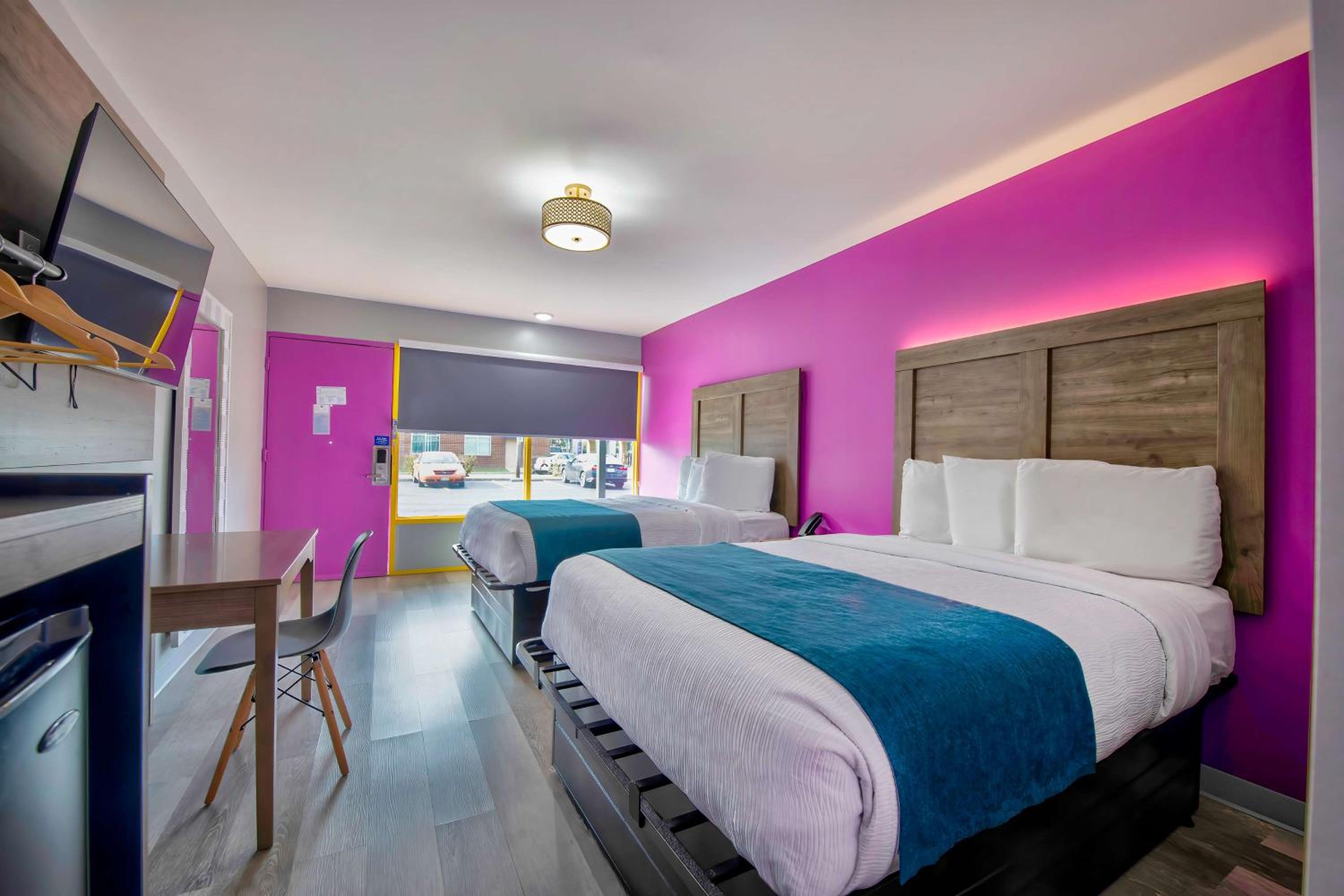 ROOM, QUADRUPLE