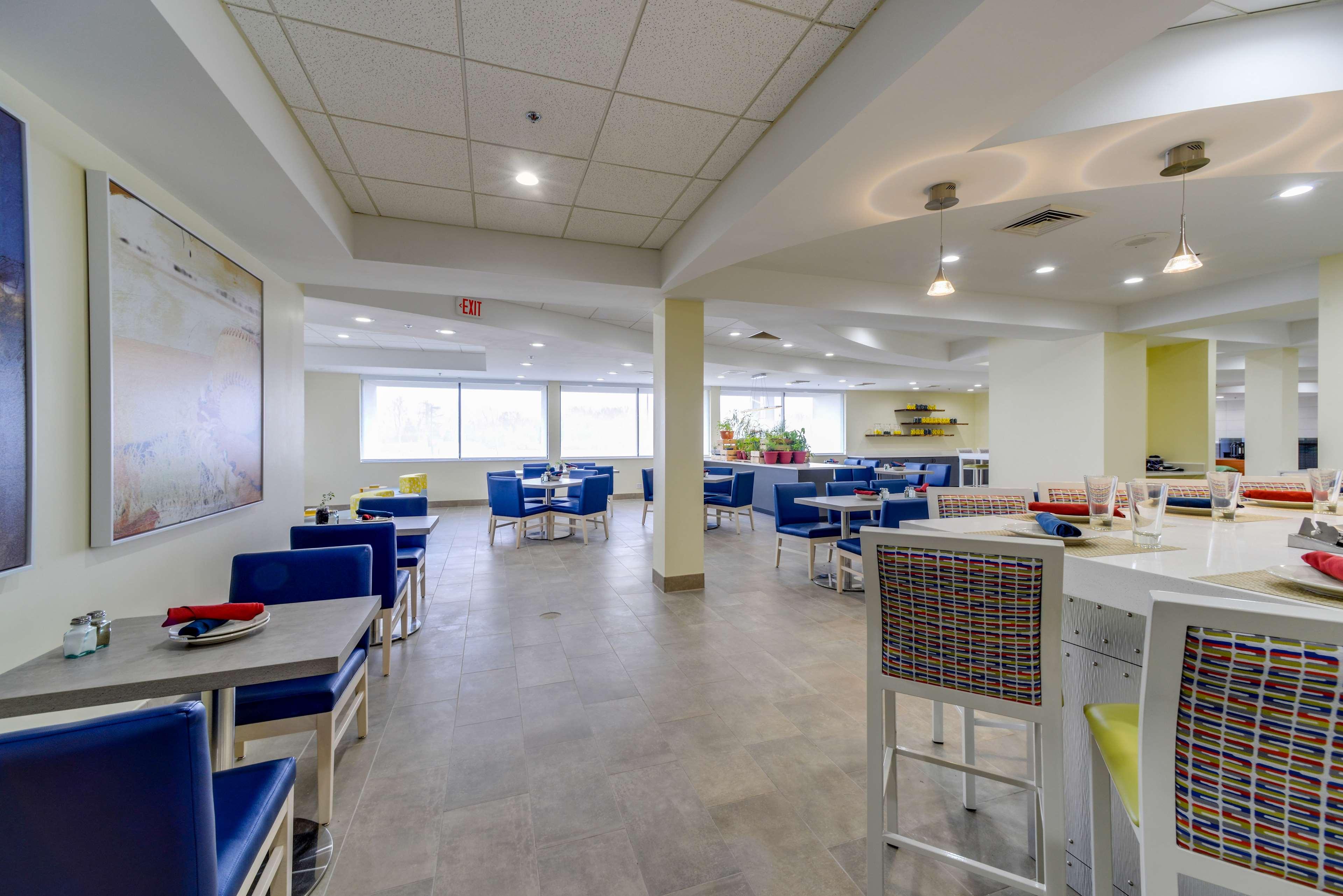 St. Louis Airport Hotel 36/44