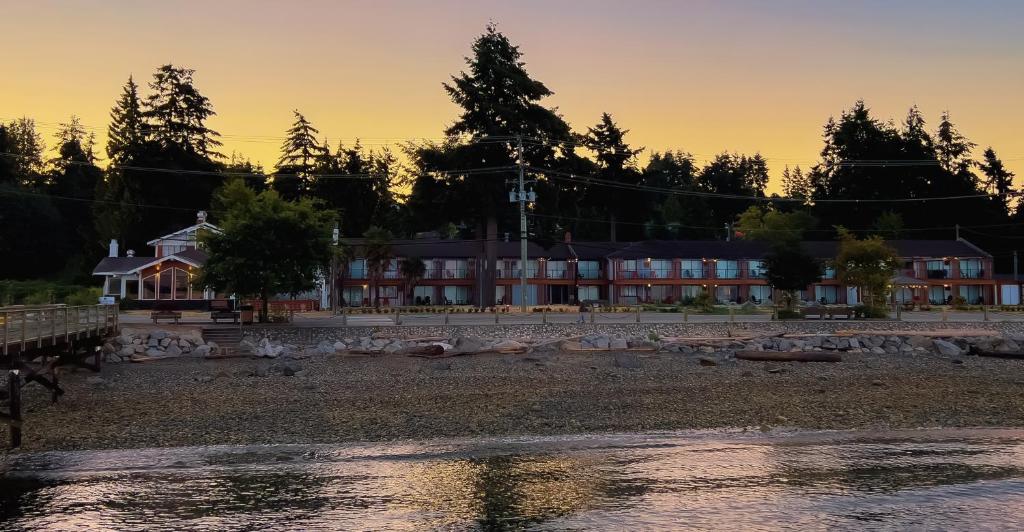 The Oceanside, A Coast Hotel 40/47