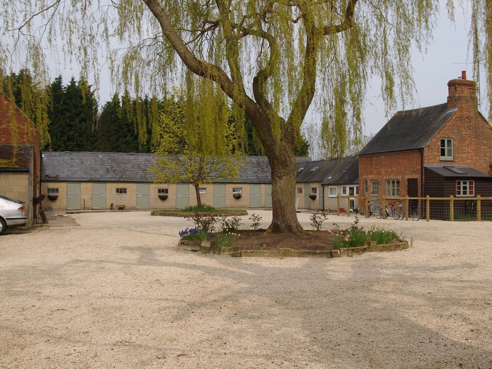 Hill Farm 18/34