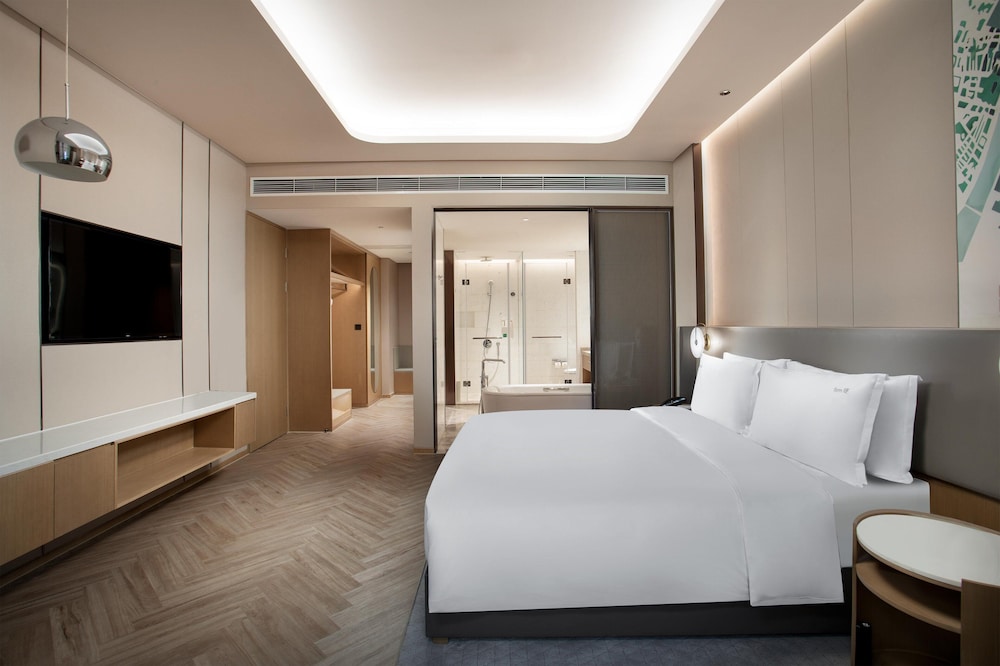Holiday Inn Wuxi Central Station 13/56