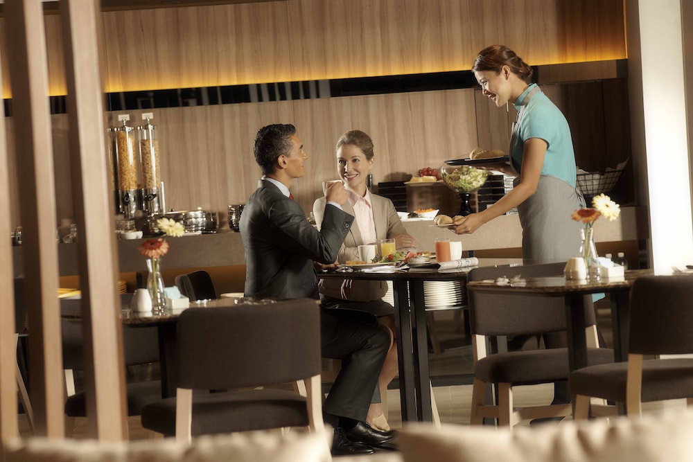 Pan Pacific Serviced Suites Beach Road 6/50