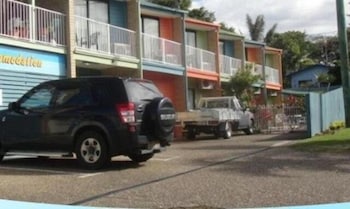 Coolum Budget Accommodation 32/34