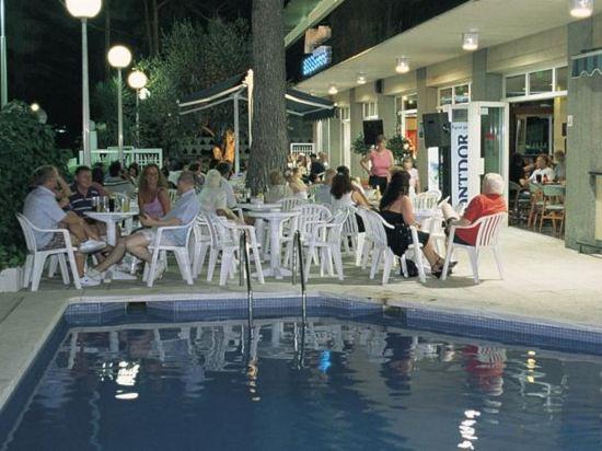 Ponient Aparthotel Marinada 35/48