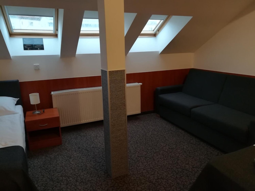 Hotel Zlata Vaha 51/65