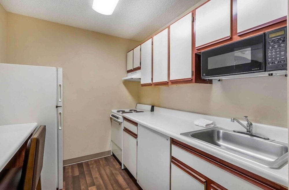 Studio 6 Extended Stay South Bend Mishawaka South IN 59/60