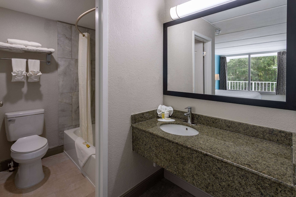 Travelodge by Wyndham Kingsland GA 56/61