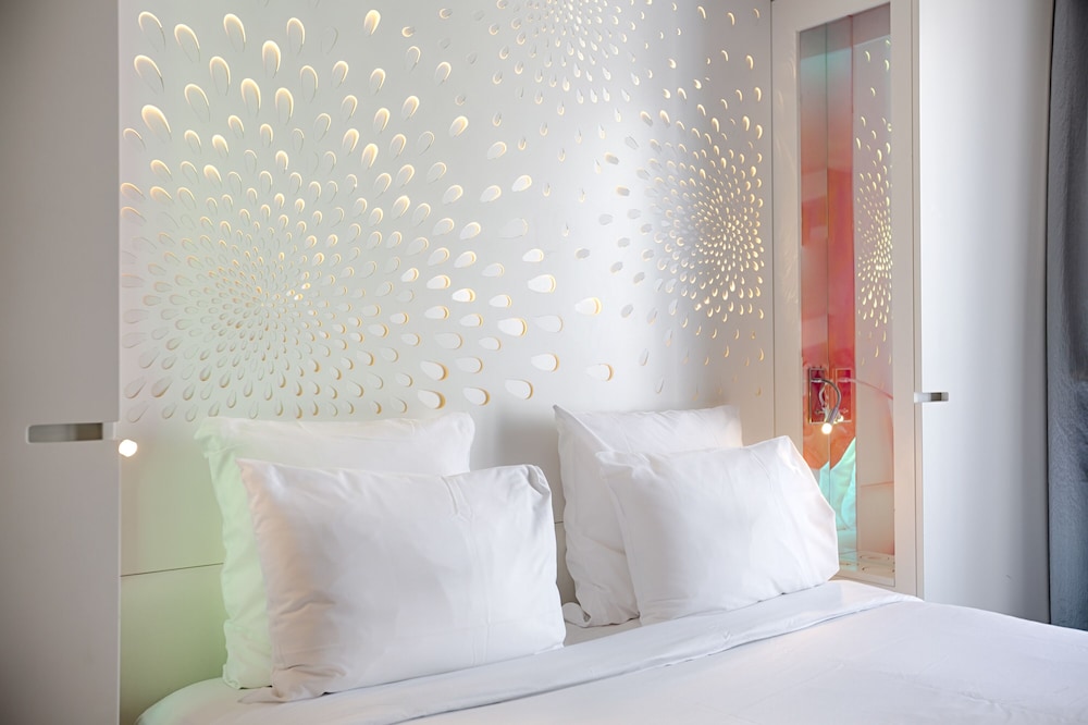 NEW Hotel Republique 14/52