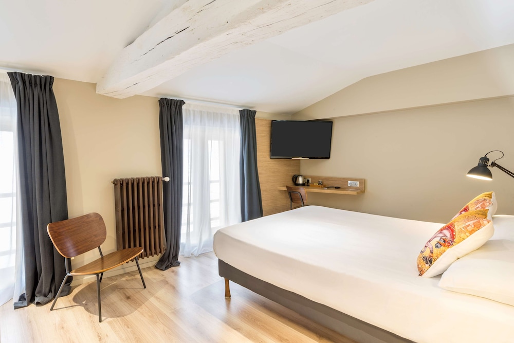 Hotel du Nord 12/48