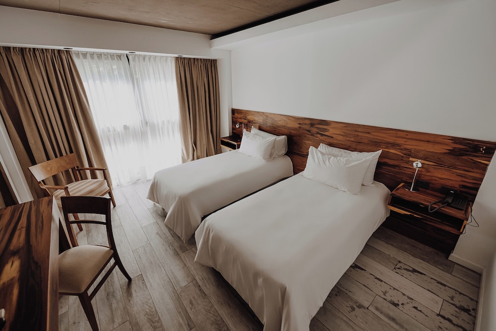غرفة تنفيذية بسريرين منفصلين