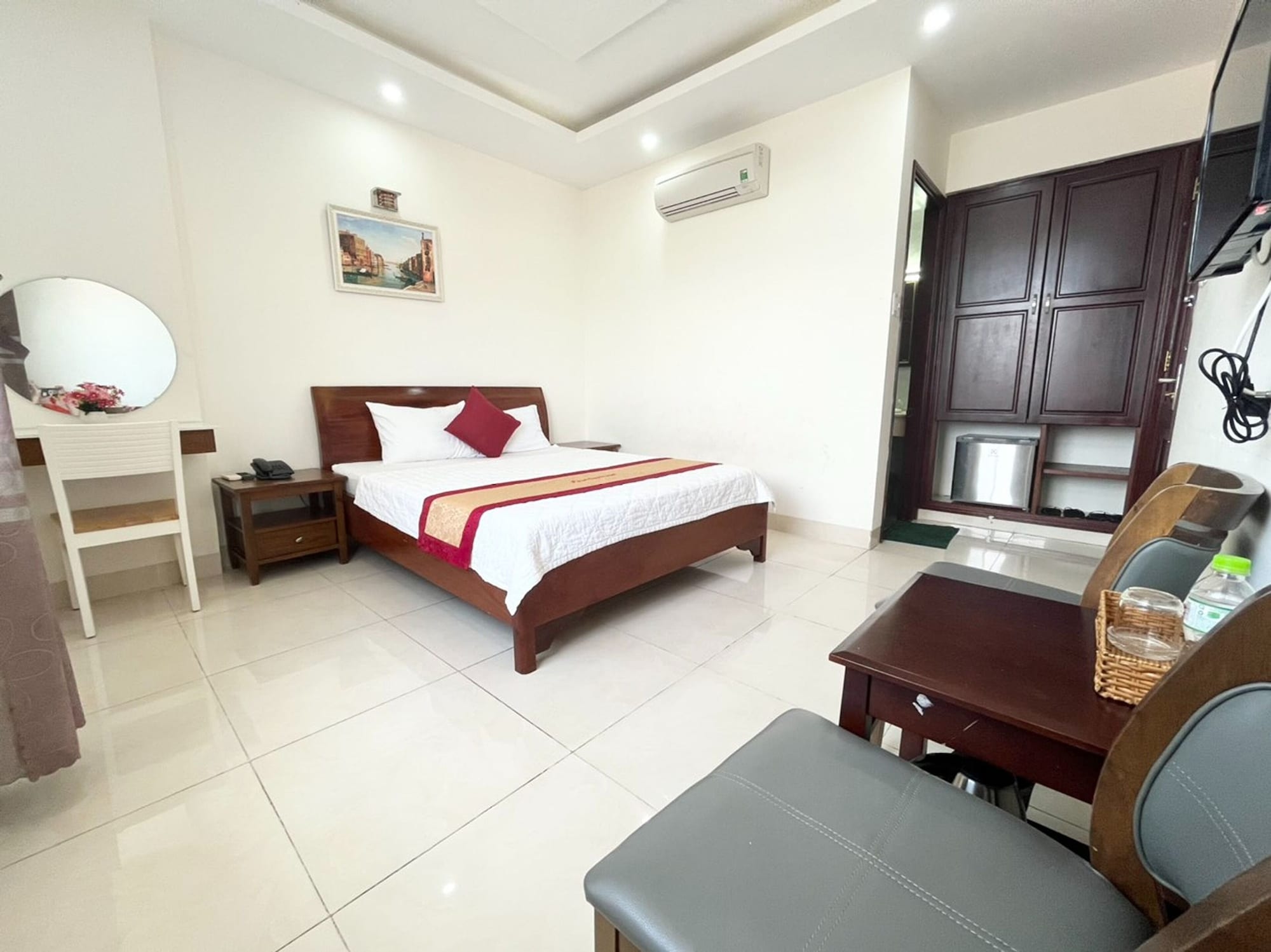 DELUXE, DOUBLE BED