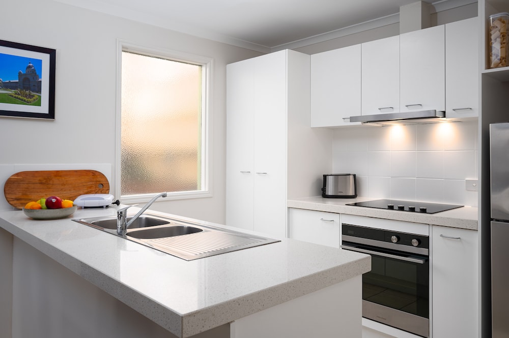 MainStay Suites Kew 24/60