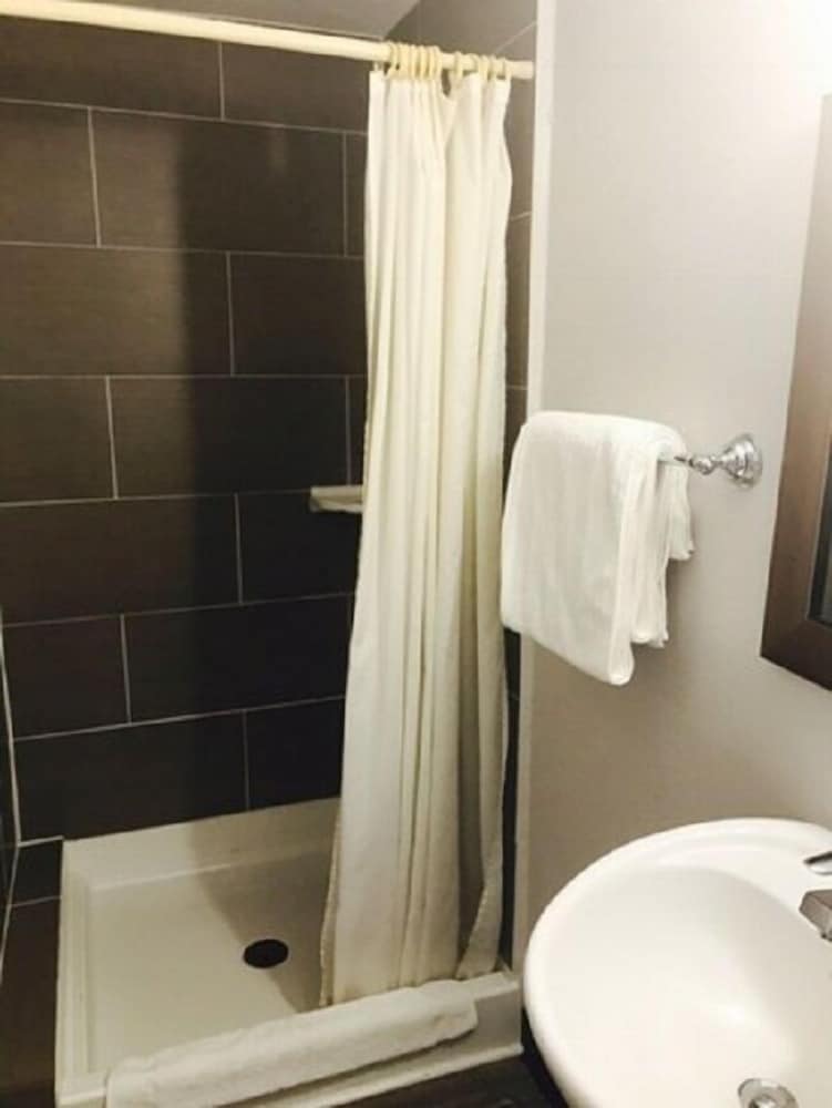Kings Row Inn 8/12