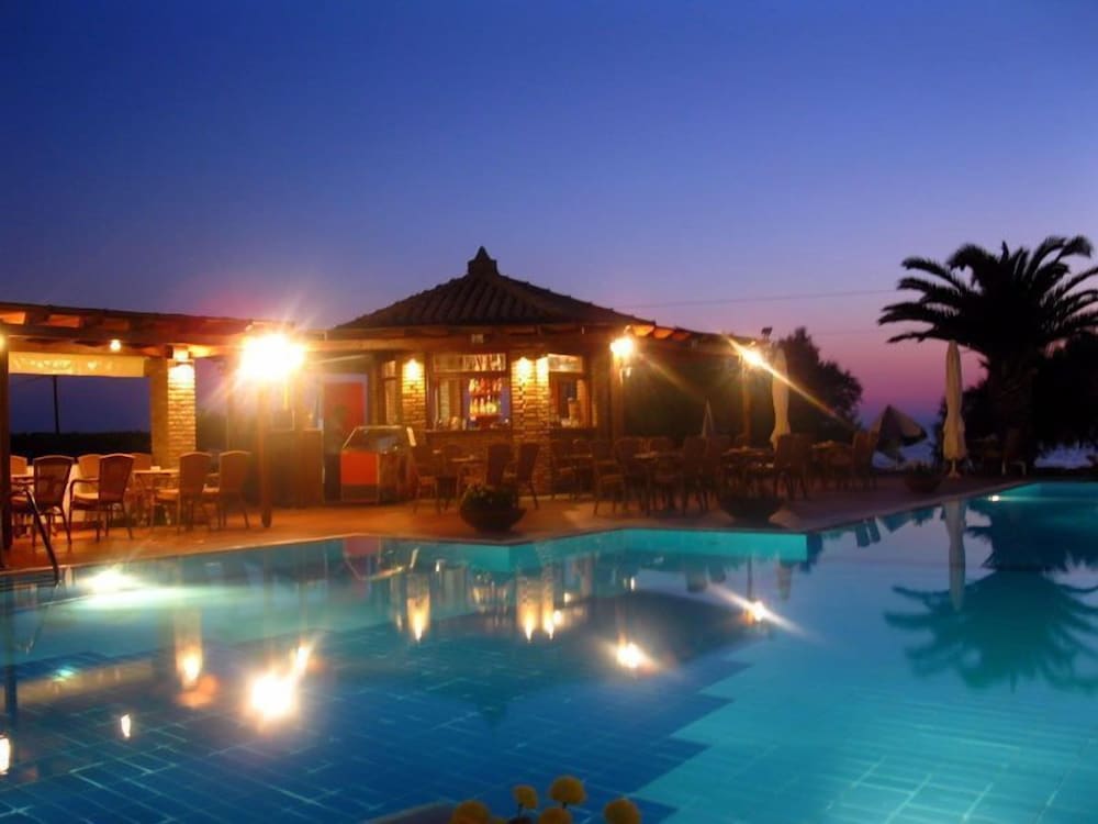 Oasis Hotel 1/30