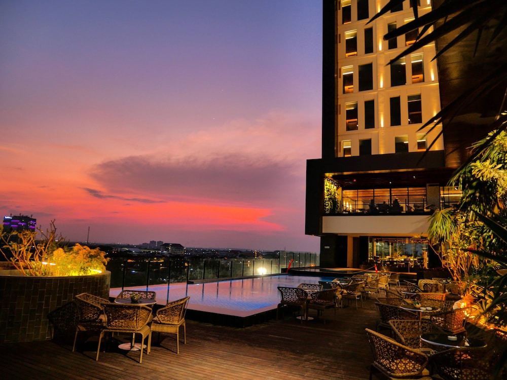 Movenpick Surabaya City 3/68