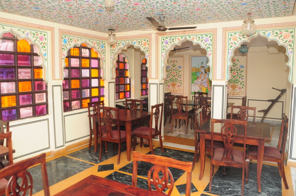 Hotel Sajjan Niwas 24/32