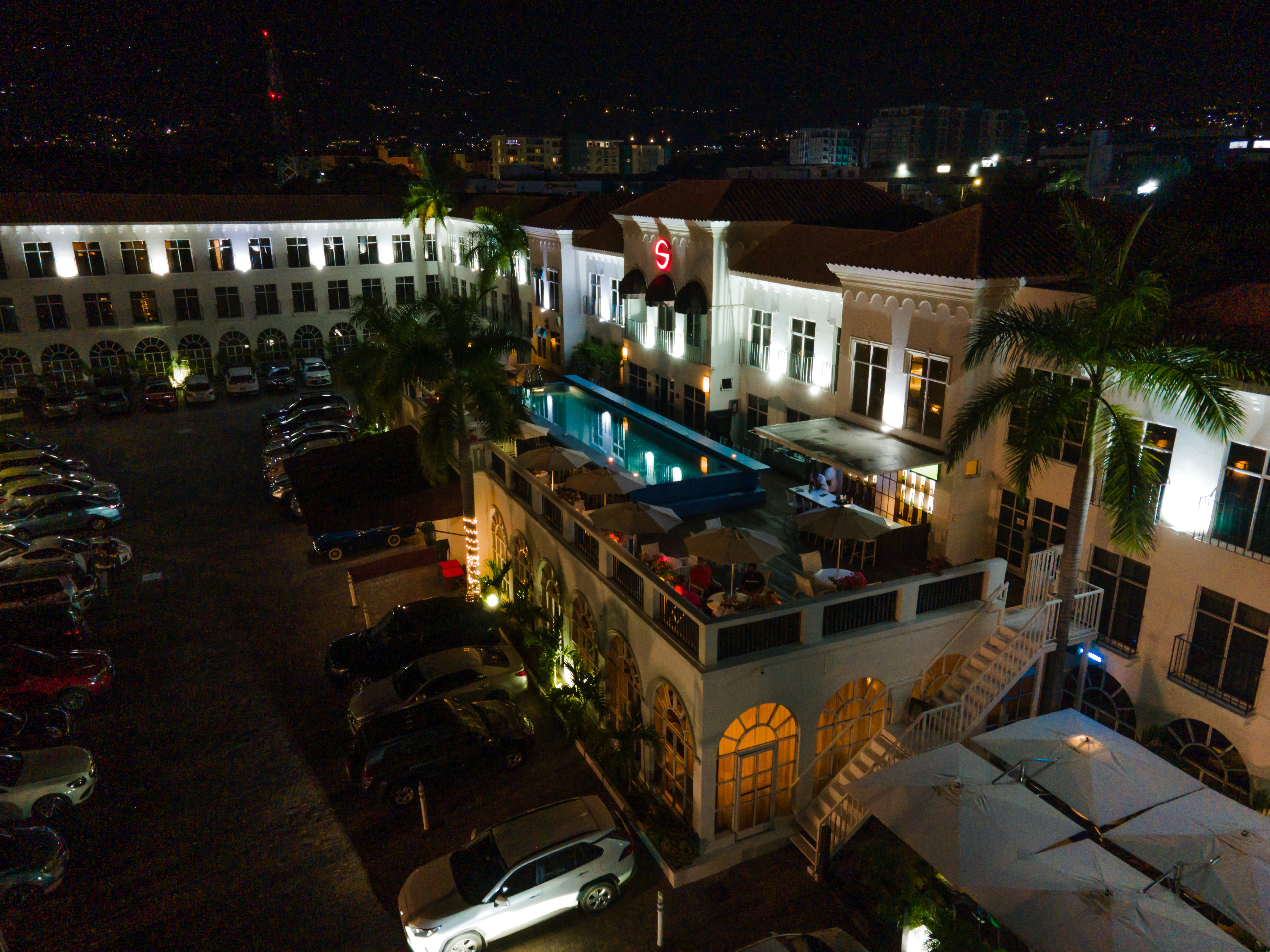 Spanish Court Hotel 7/50