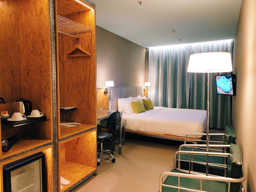 Ind Hotel 23/40