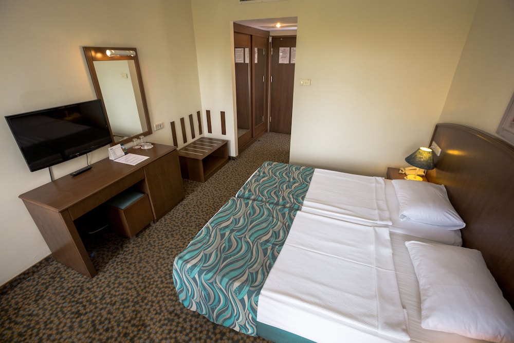 Dosi Hotel 12/50