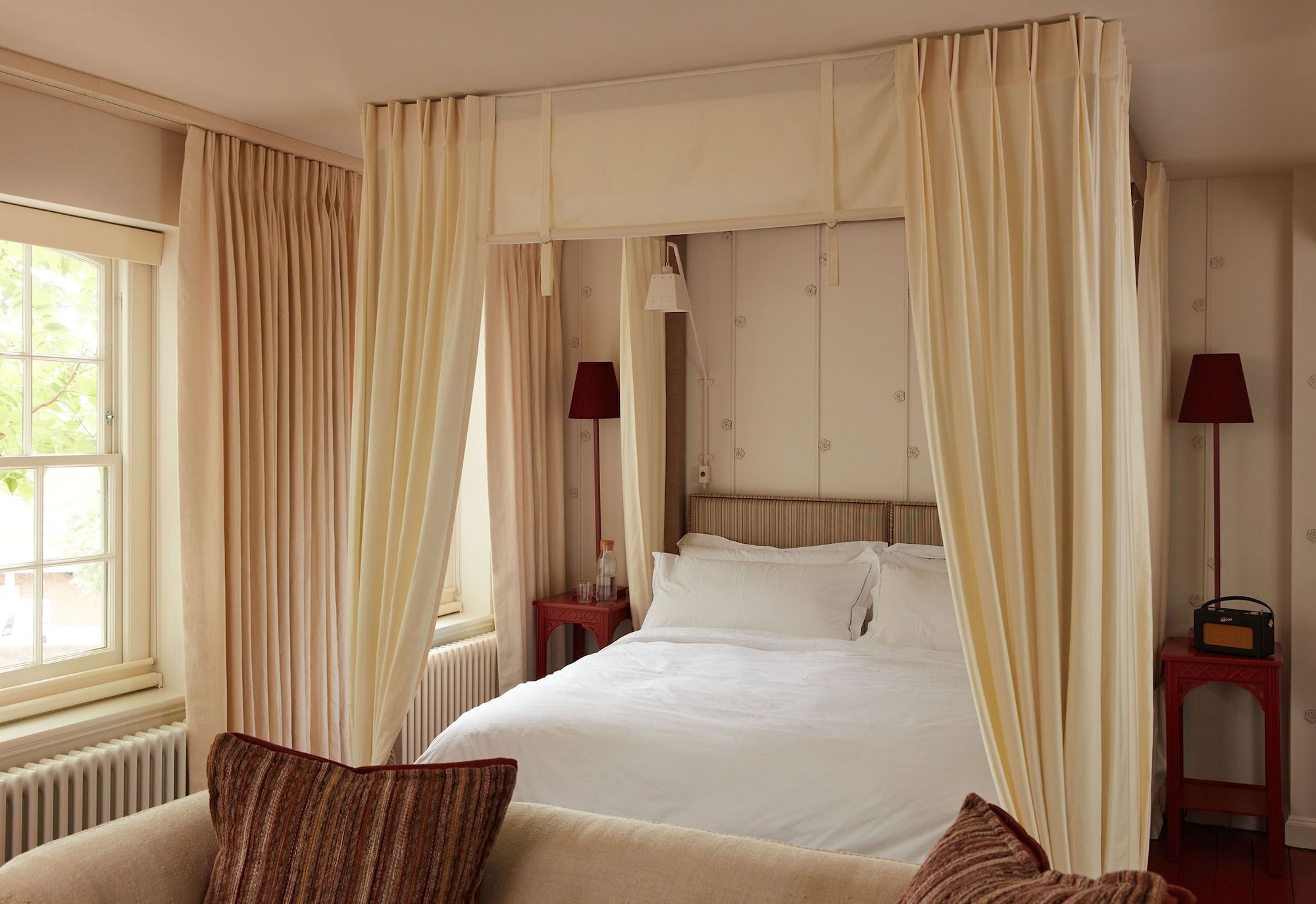 GUEST ROOM, LARGE