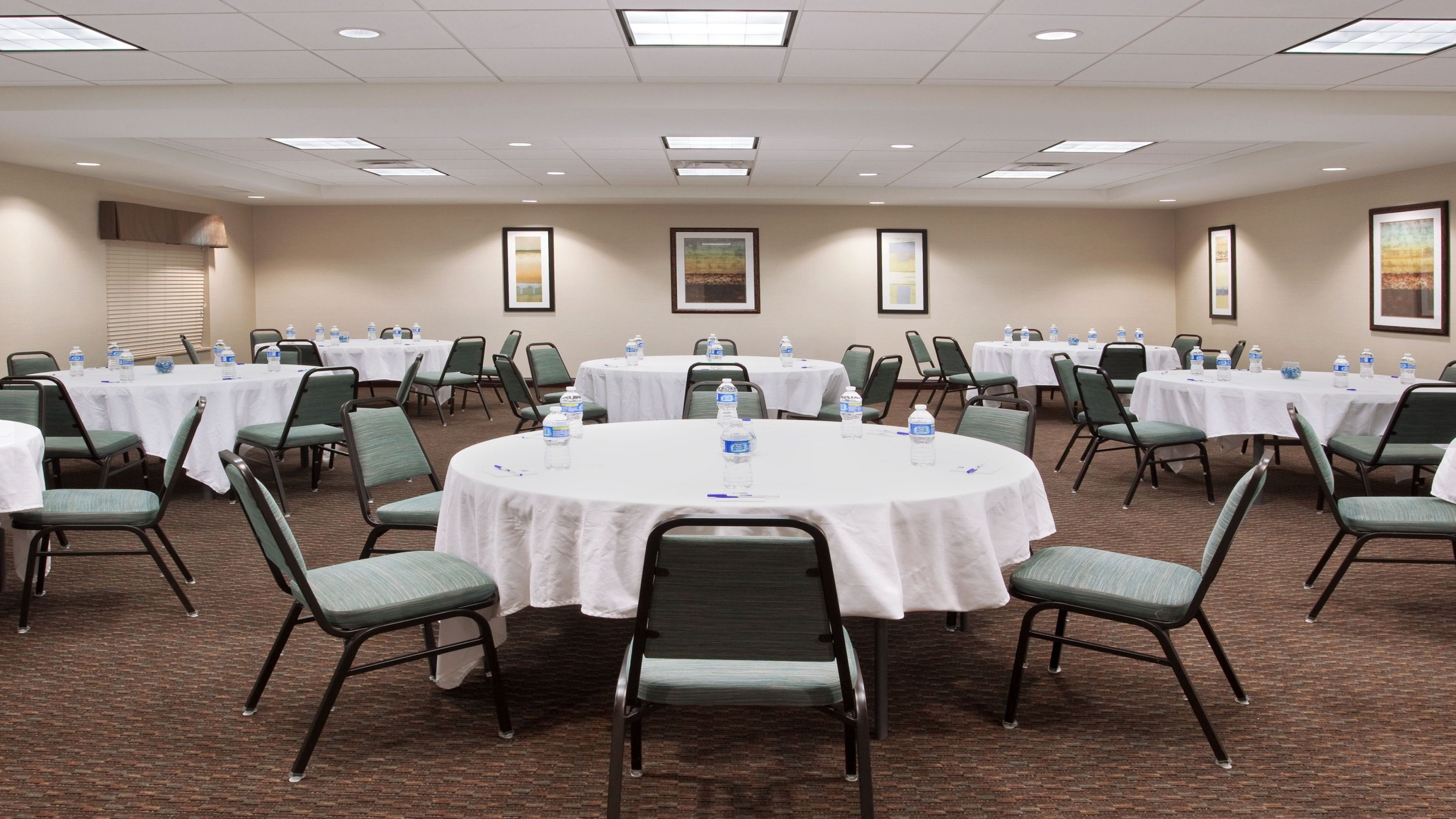 Holiday Inn Express Hotel Suites Zanesville North 44/66