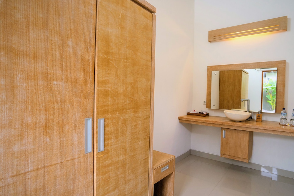 Three Gold Luxury Private Villas 48/50