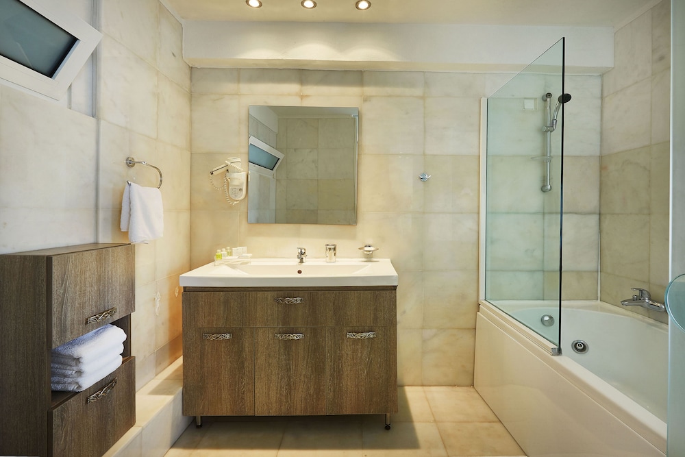Ilio Mare Beach Hotel by GHH 75/75