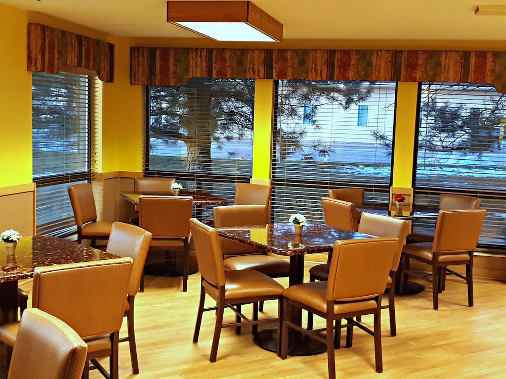 Horse Creek Inn - McCook 29/36