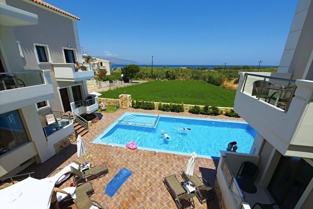 Theros Hotel 44/47