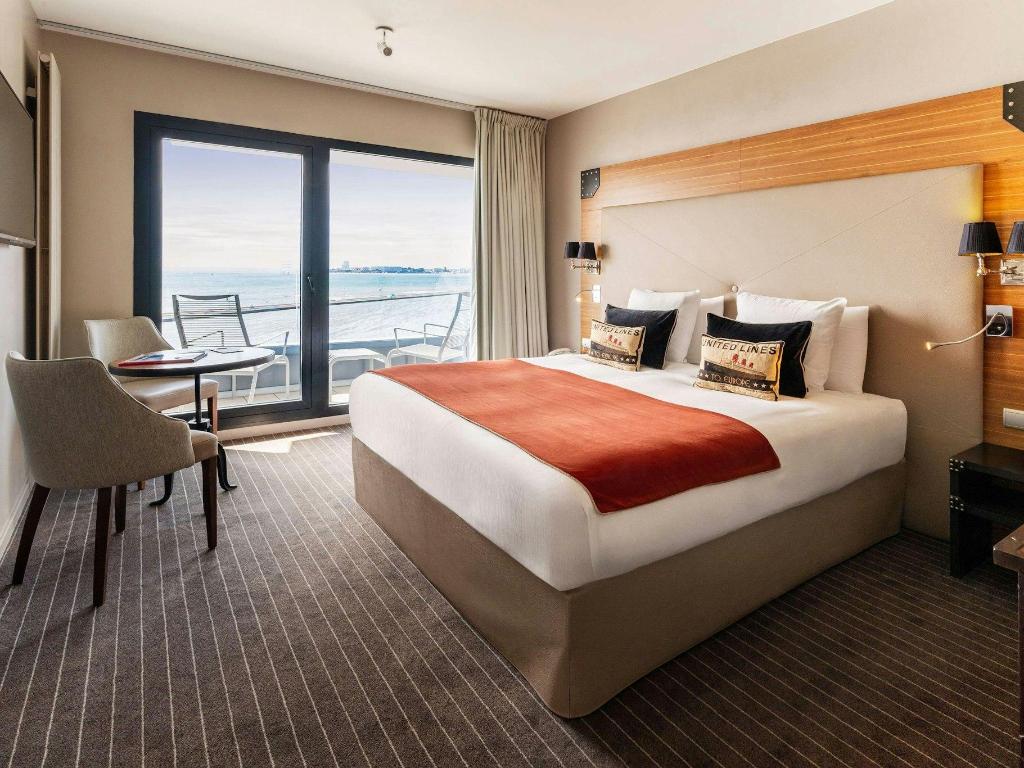 Superior, Suite, King Bed, Sea View, Sofa, 2 Balconies