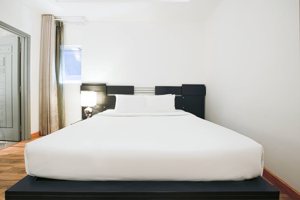 A&EM Corp - The Petit Hotel 12/37