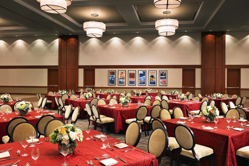 Sheraton Fairplex Hotel Conference Center 33/46
