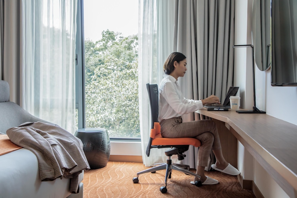 HOLIDAY INN EXPRESS KOTA KINABALU CITY CENTRE 50/55